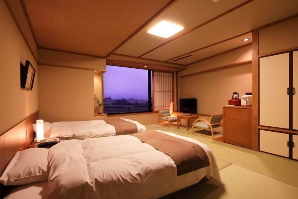 Standard Twin Room, Non Smoking | In-room safe, desk, blackout drapes
