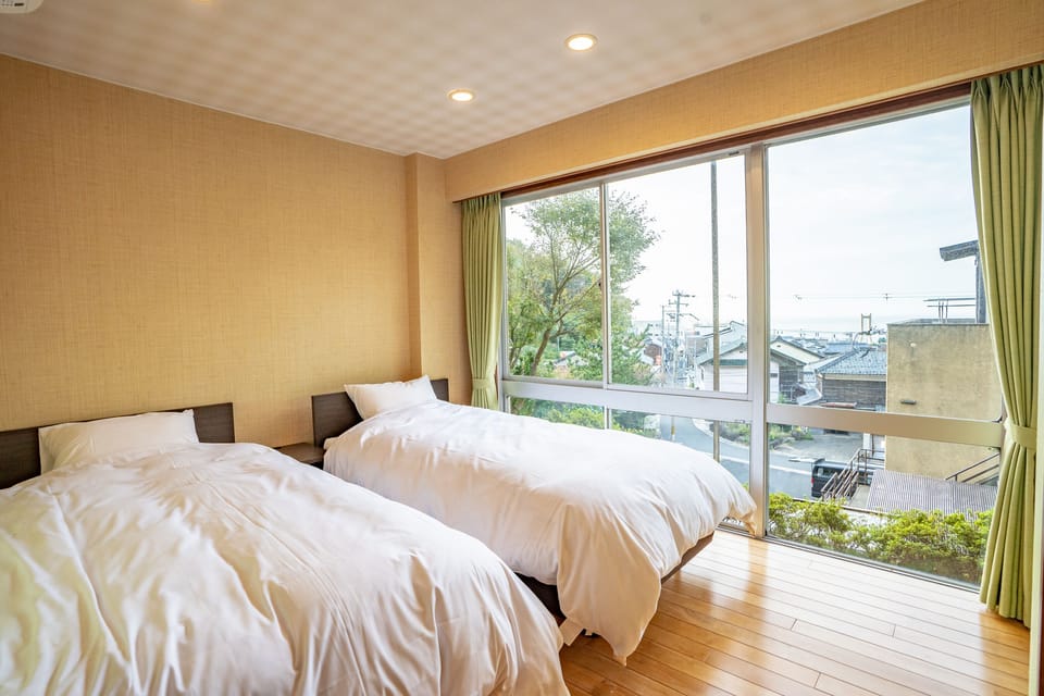 Standard Room | In-room safe, bed sheets