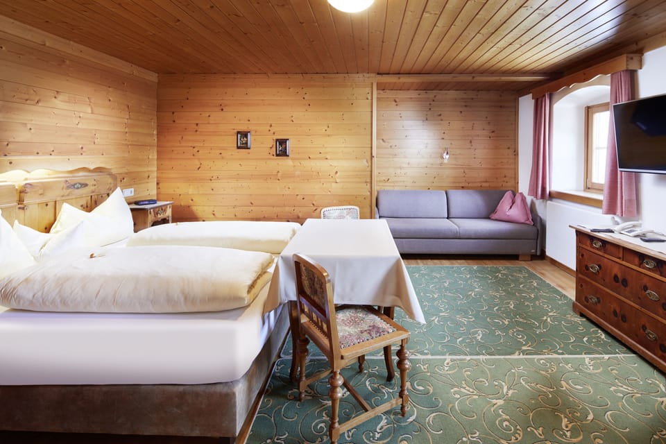 Basic Double Room | Desk, blackout drapes, free cribs/infant beds, free WiFi