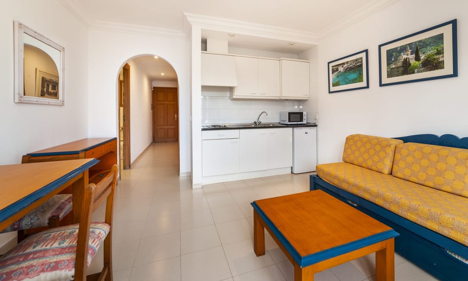 Standard Apartment, 1 Bedroom, Beach View | Private kitchen | Fridge, microwave, oven, stovetop