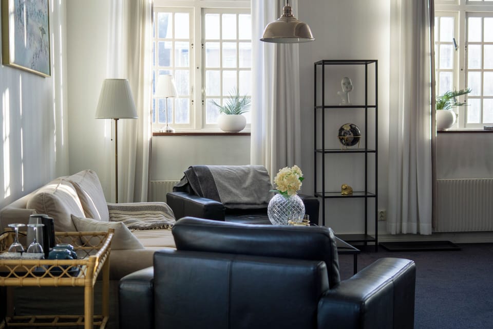 Suite | Desk, laptop workspace, iron/ironing board, free cribs/infant beds