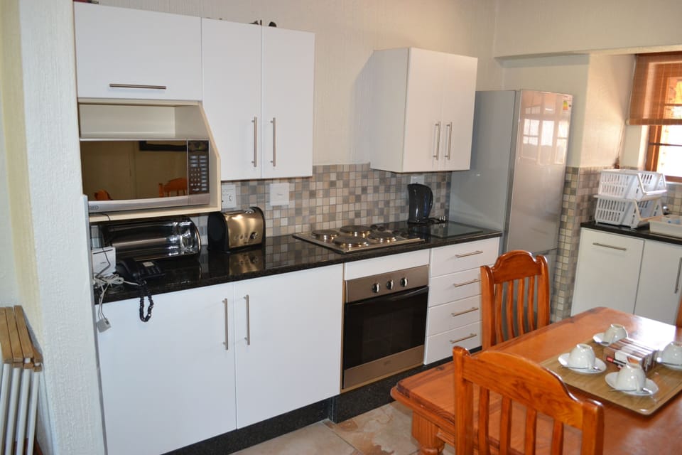 Family Chalet, 3 Bedrooms, Non Smoking | Private kitchen | Full-size fridge, microwave, oven, stovetop