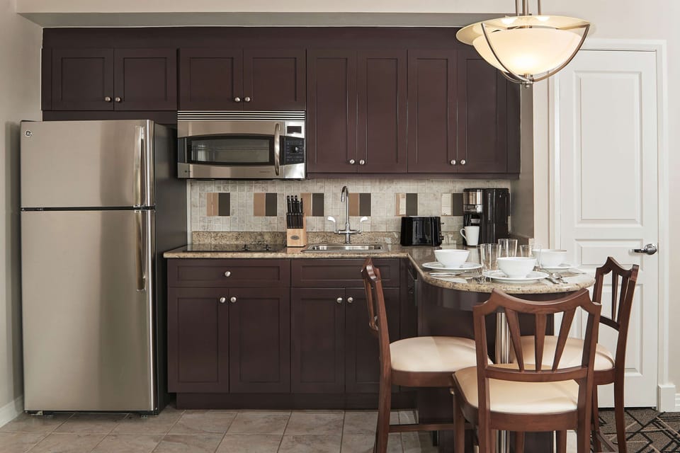 Full-size fridge, microwave, stovetop, dishwasher