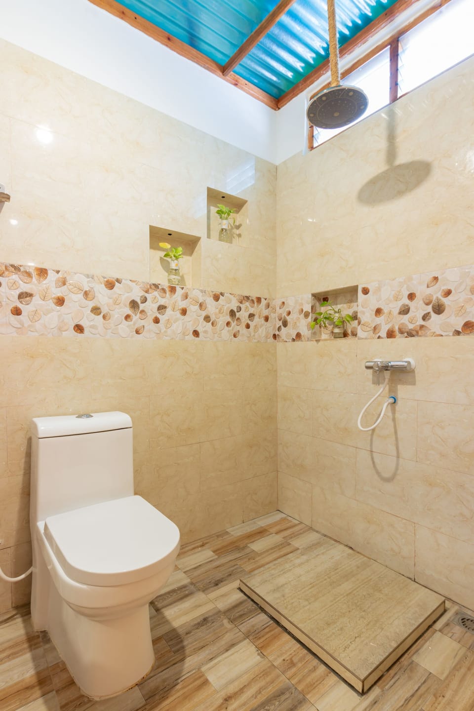 Deluxe Double or Twin Room | Bathroom | Shower, towels