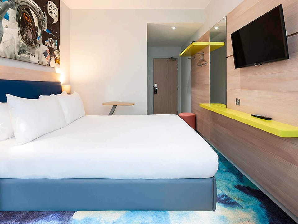 Individually decorated, iron/ironing board, free WiFi, bed sheets