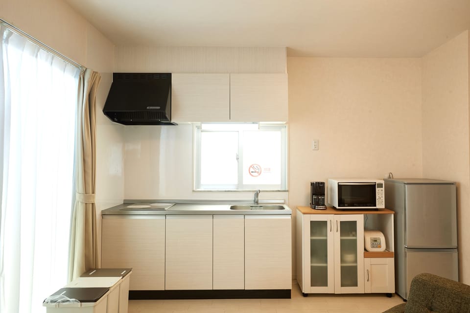 Standard Twin Room, Non Smoking | Private kitchenette | Coffee/tea maker, fridge, microwave, stovetop