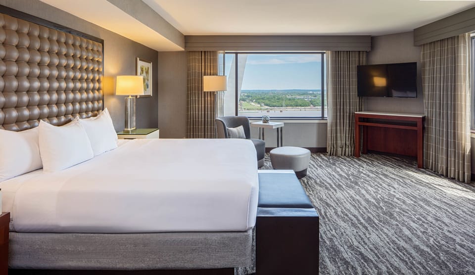 Premium bedding, in-room safe, desk, laptop workspace