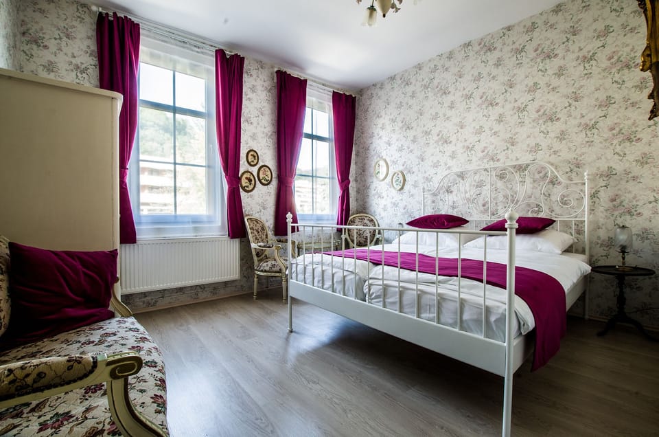 Double Room | Premium bedding, iron/ironing board (on request), WiFi (free)
