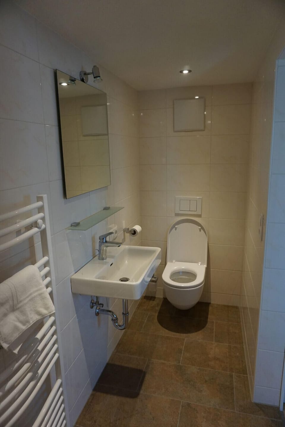 Deep soaking bathtub