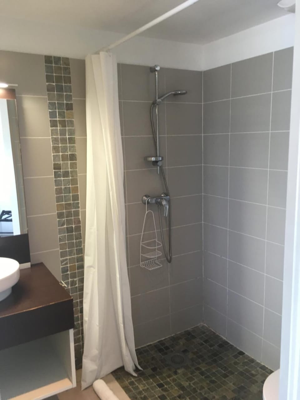 Shower, free toiletries, bathrobes, slippers