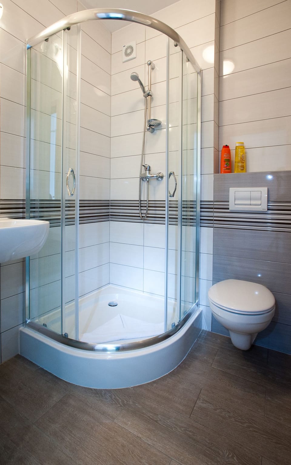 Double or Twin Room | Bathroom | Shower, free toiletries, hair dryer, towels