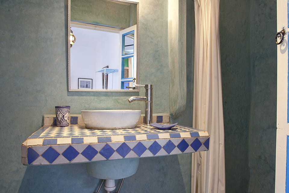 Standard Triple Room, Private Bathroom | Bathroom