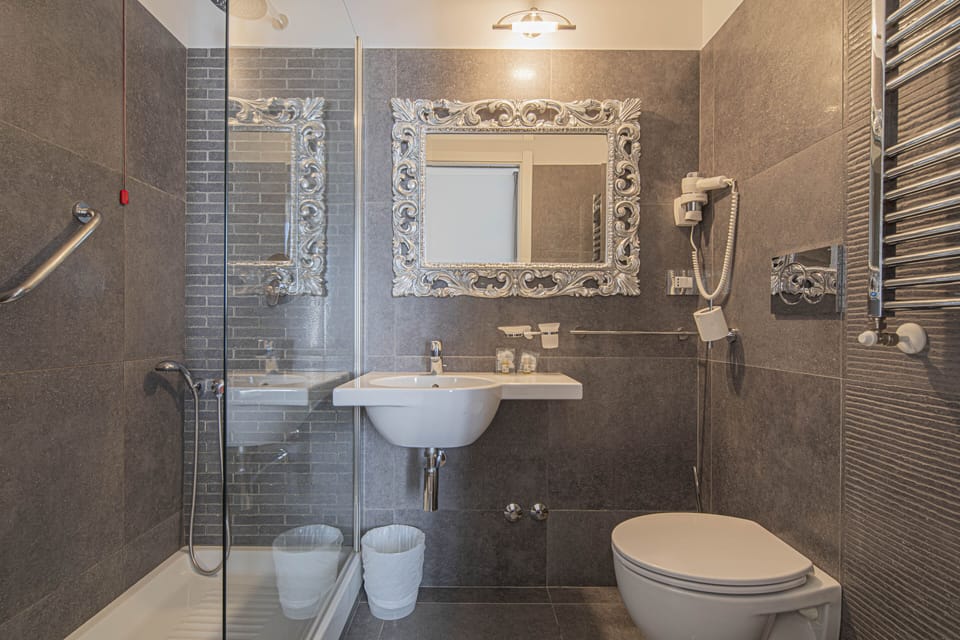 Shower, rainfall showerhead, free toiletries, hair dryer
