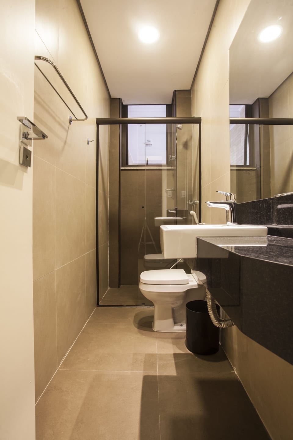 Shower, free toiletries, towels