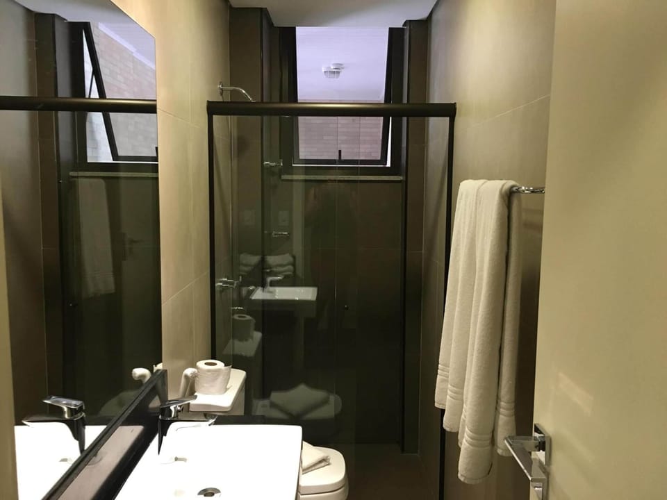 Shower, free toiletries, towels