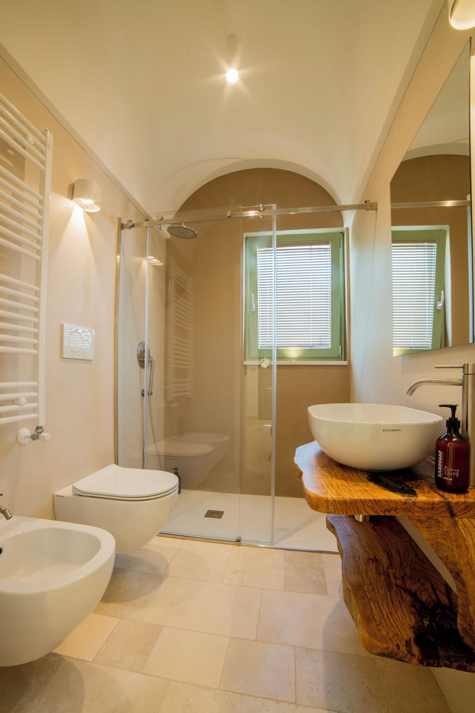 Design Double Room, Garden View | Bathroom | Shower, free toiletries, hair dryer, bidet