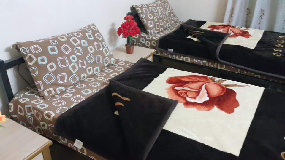 Twin Room, 2 Twin Beds, Shared Bathroom | In-room safe, WiFi (free)