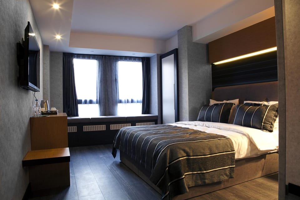 In-room safe, desk, soundproofing, WiFi (free)
