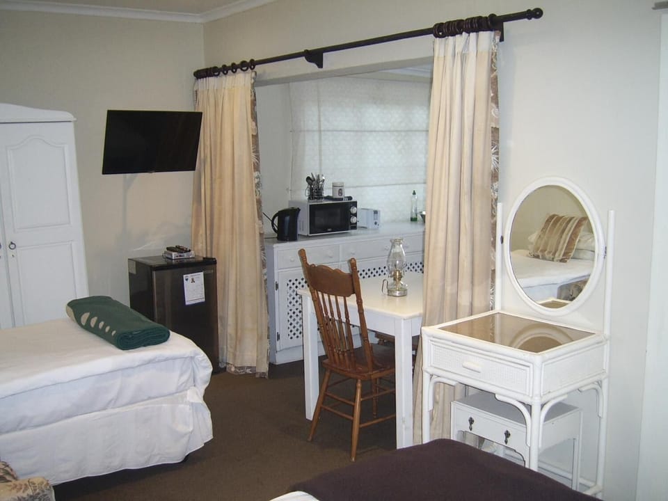 Comfort Room | Desk, free WiFi, bed sheets