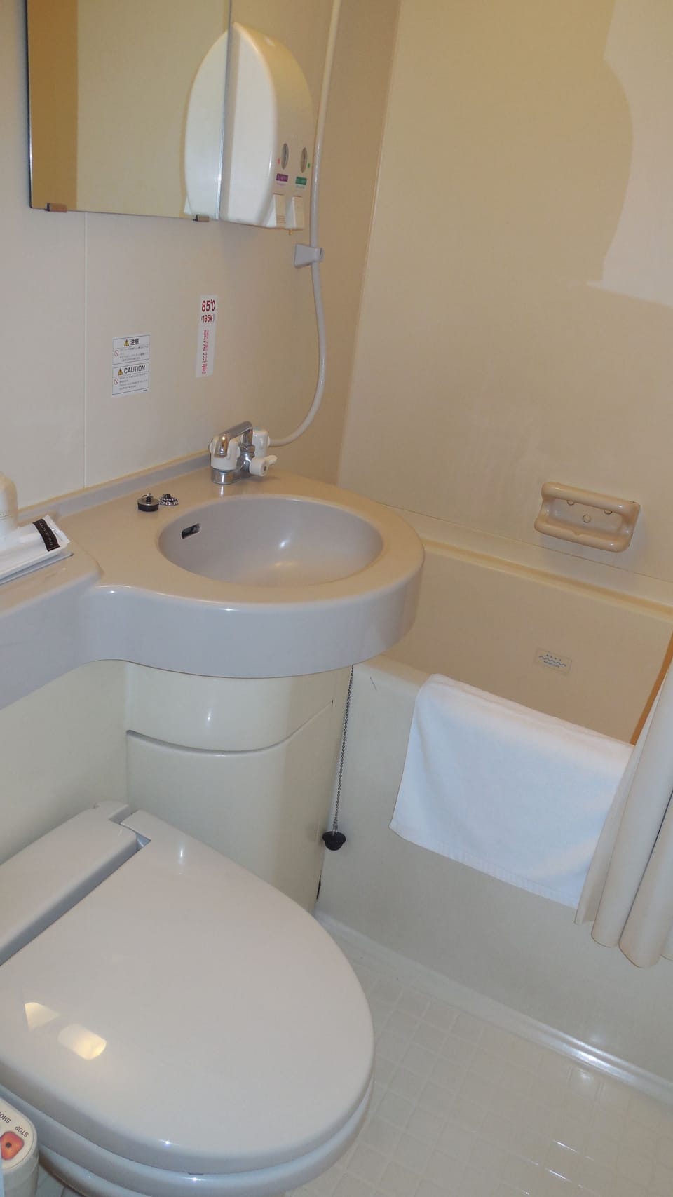 Combined shower/tub, deep soaking tub, free toiletries, hair dryer
