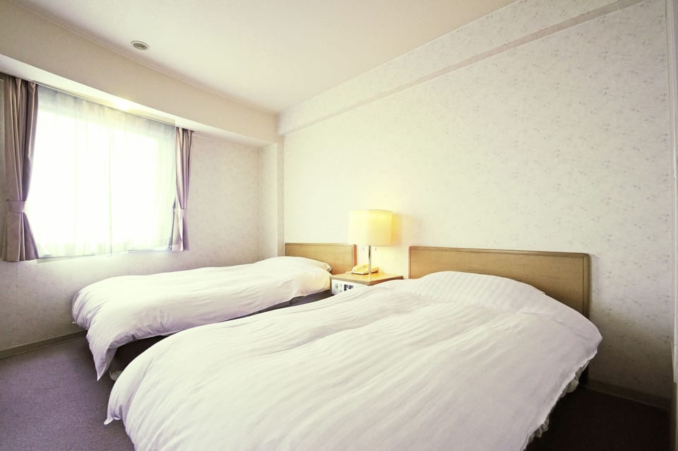 Standard Twin Room, Smoking, Sea View | Free WiFi, bed sheets