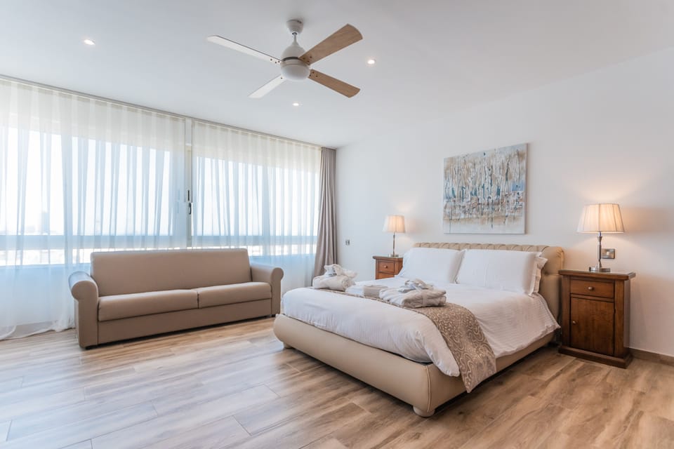 Luxury Suite | Premium bedding, minibar, in-room safe, desk