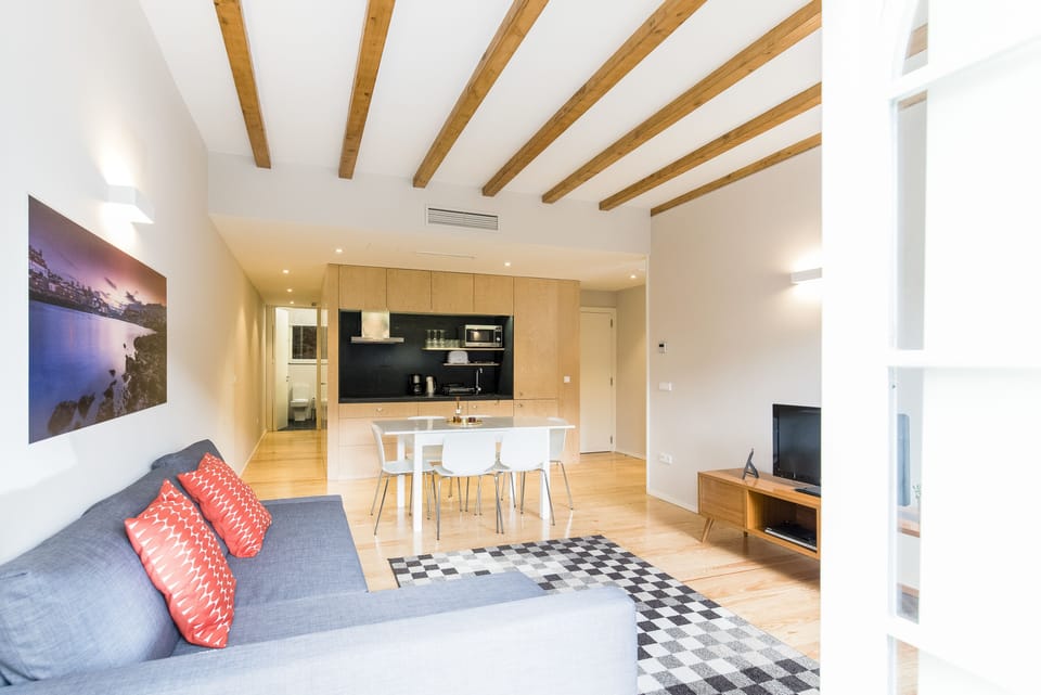 Apartment, 2 Bedrooms (Arrábida) | Private kitchen | Fridge, microwave, stovetop, coffee/tea maker
