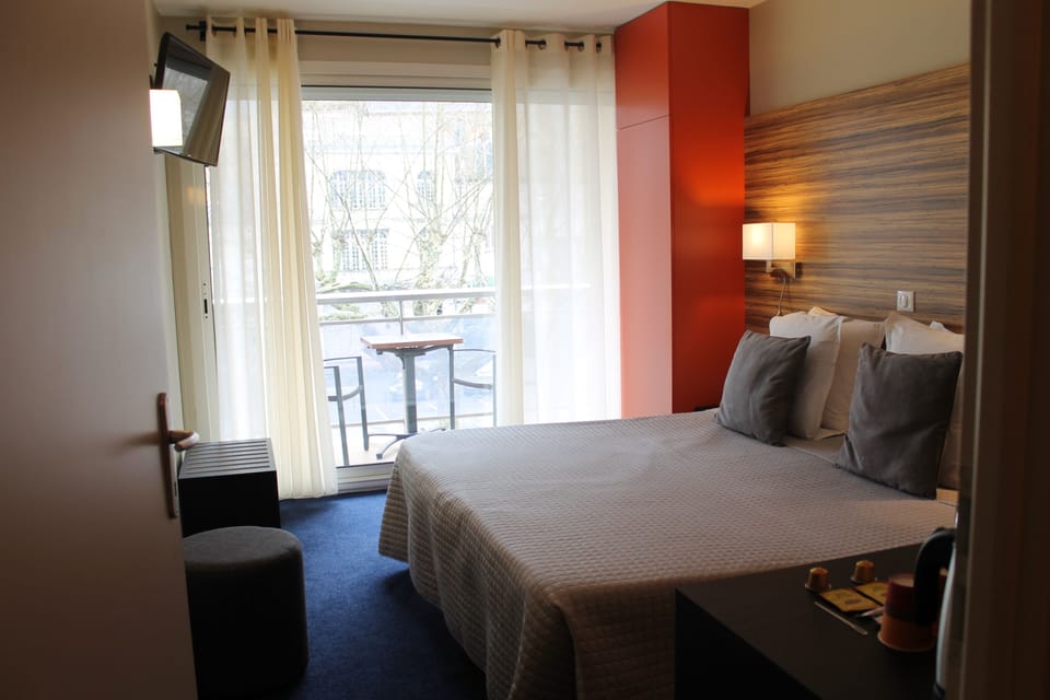 Superior Double or Twin Room | Premium bedding, desk, soundproofing, iron/ironing board