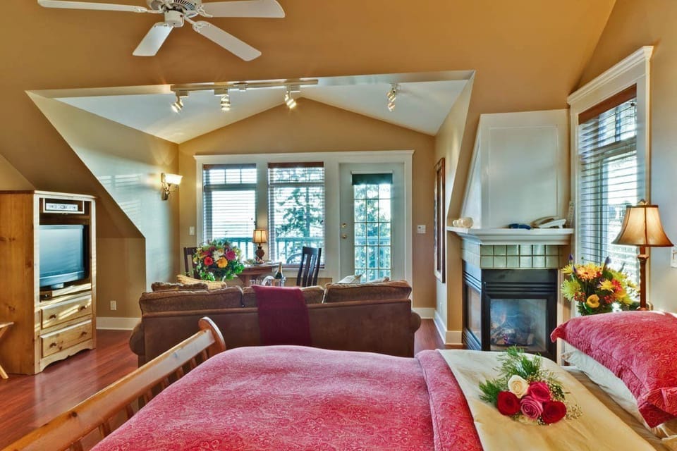 Penthouse, Patio, Ocean View (Adults only. No Pets Allowed) | Iron/ironing board, WiFi (free), bed sheets