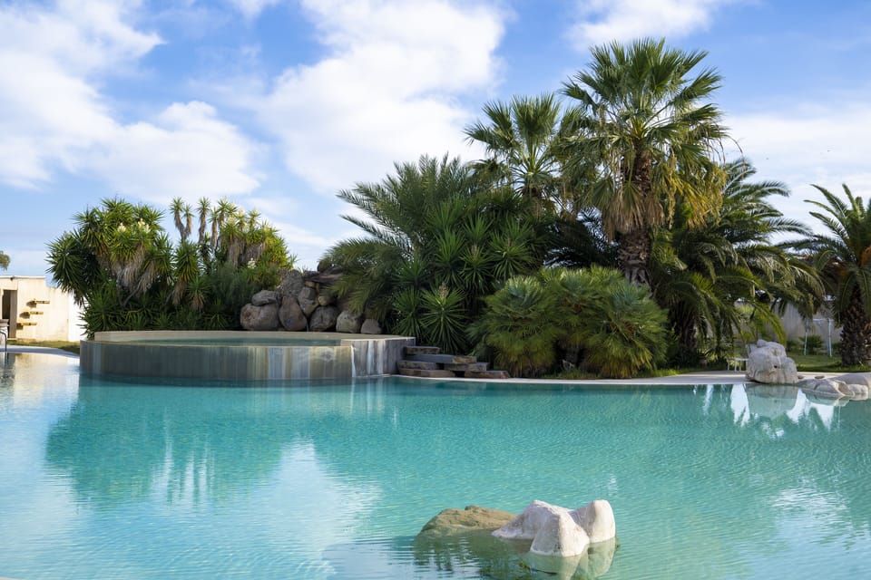 Outdoor pool, pool umbrellas, sun loungers