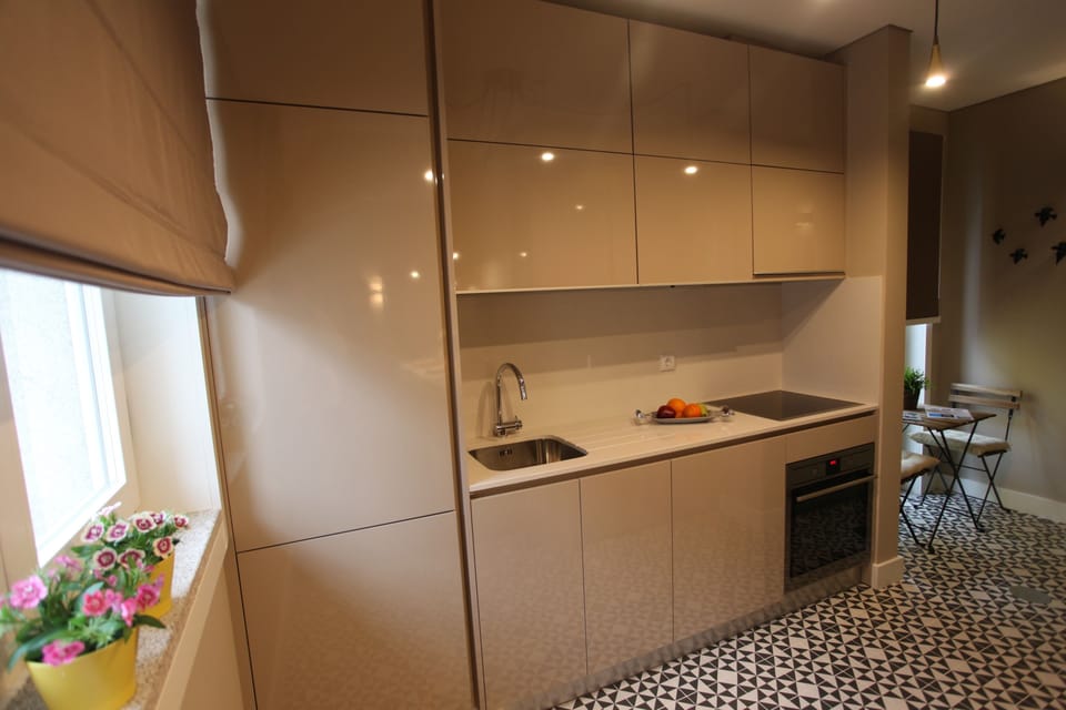 Fridge, microwave, coffee/tea maker, electric kettle