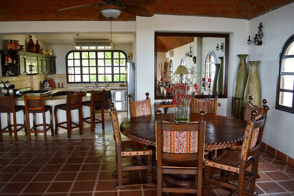 Premium Villa, 5 Bedrooms, Ocean View | In-room dining