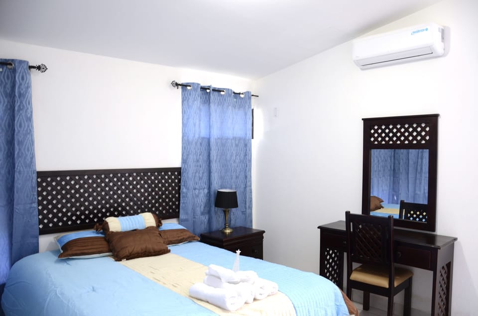 Standard Room, 1 Double Bed, Ensuite | Desk, iron/ironing board (on request), WiFi (free), bed sheets