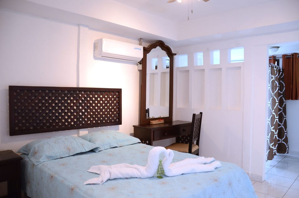 Standard Room, 1 Double Bed, Ensuite | Desk, iron/ironing board (on request), WiFi (free), bed sheets