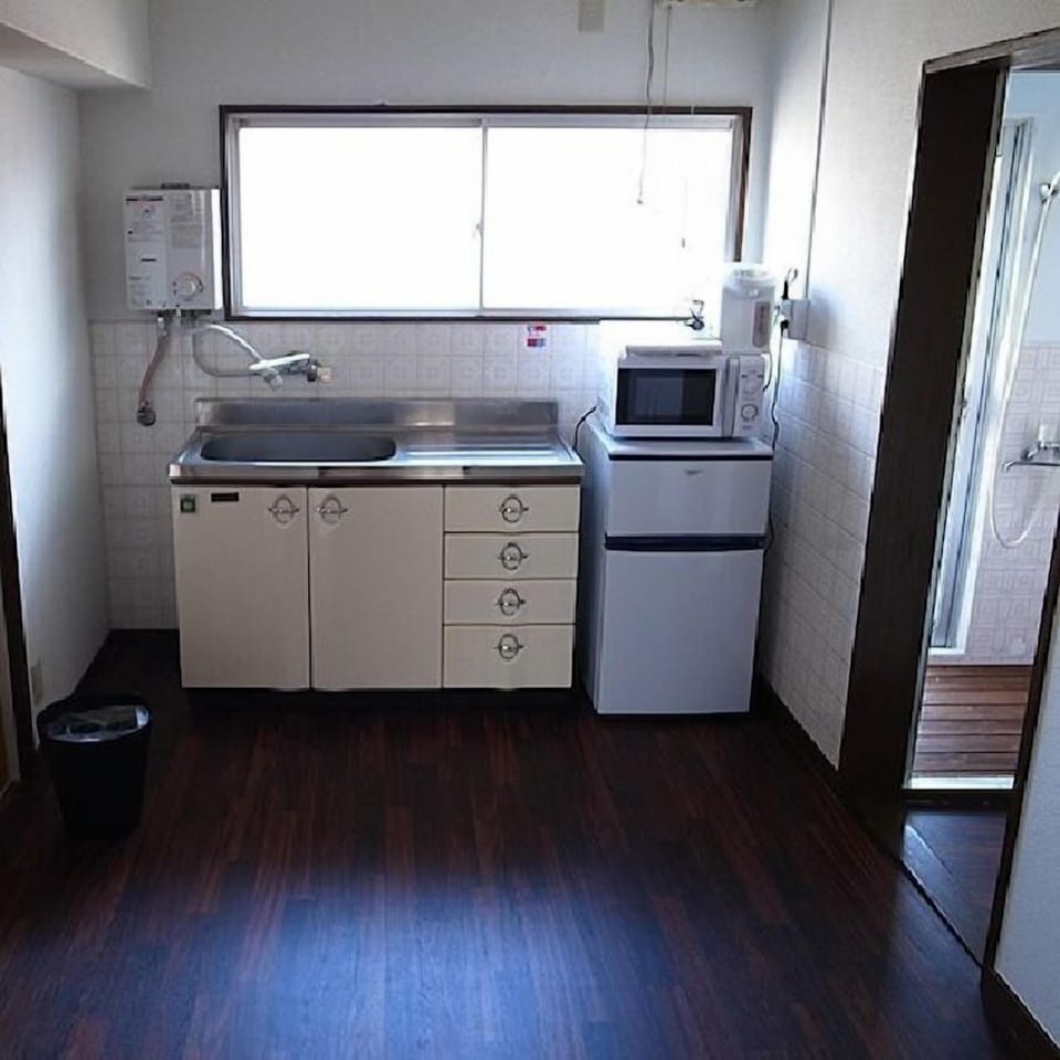 Fridge, microwave