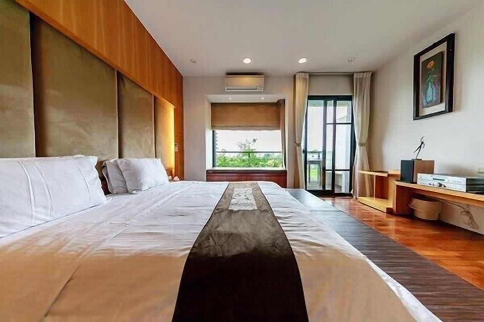 Premium bedding, minibar, individually decorated, blackout drapes