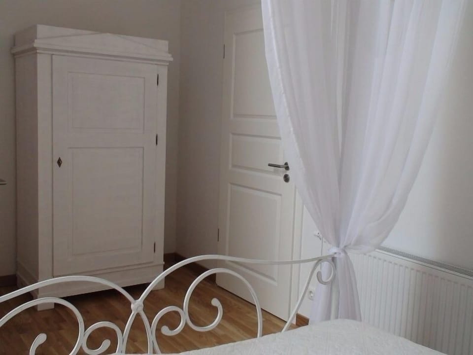 Comfort Double Room, Bathtub, Garden View | Minibar, in-room safe, individually decorated, individually furnished