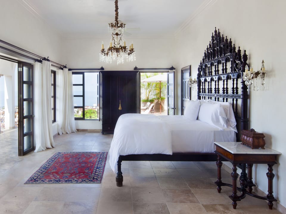VIPS SUITE | Egyptian cotton sheets, premium bedding, down comforters, pillowtop beds