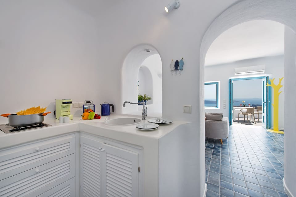Junior Suite, outdoor Tub | Private kitchenette | Full-size fridge, microwave, dishwasher, espresso maker