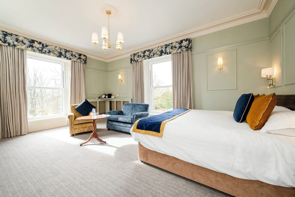 Deluxe Room, 1 Double Bed, Non Smoking | In-room safe, individually decorated, individually furnished, desk