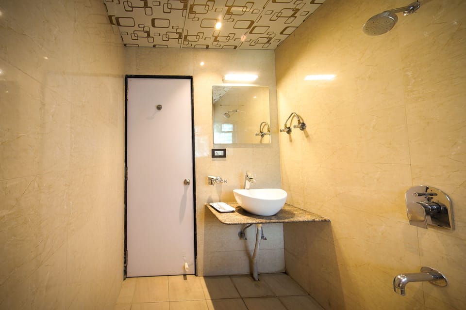 2 bedrooms, in-room safe, individually decorated, desk
