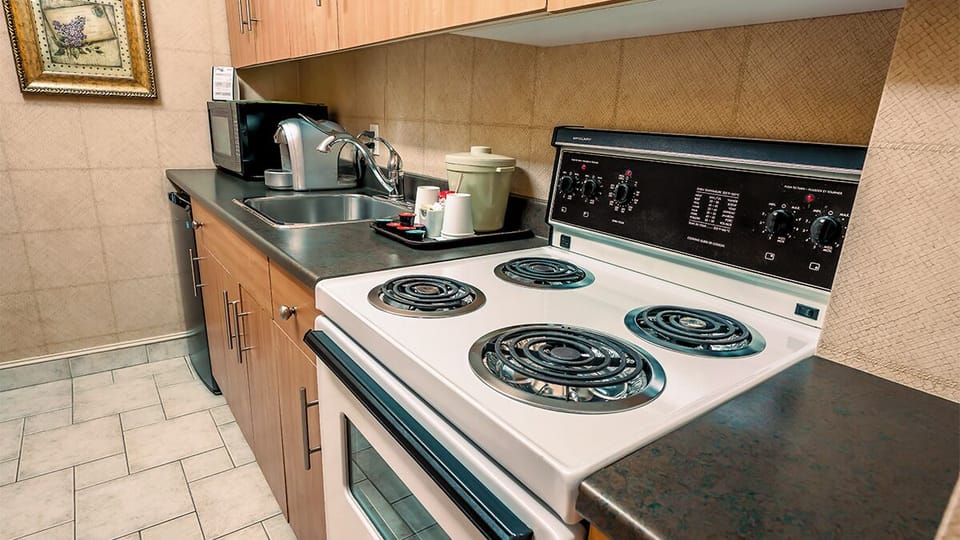 Superior Room, 2 Queen Murphy Beds, Kitchenette, Garden View | Private kitchen | Coffee/tea maker, fridge