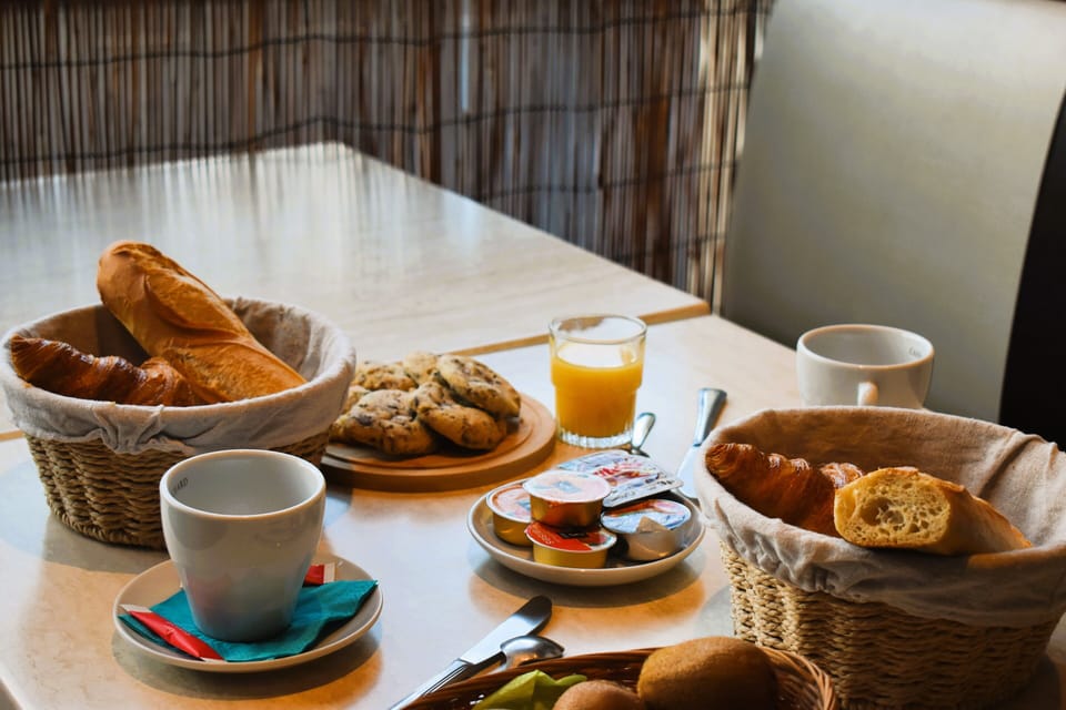 Daily buffet breakfast for a fee