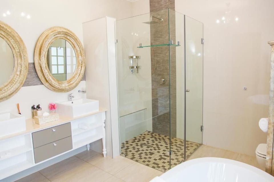 Premium Double or Twin Room, 1 Bedroom | Bathroom | Separate tub and shower, deep soaking tub, free toiletries, hair dryer