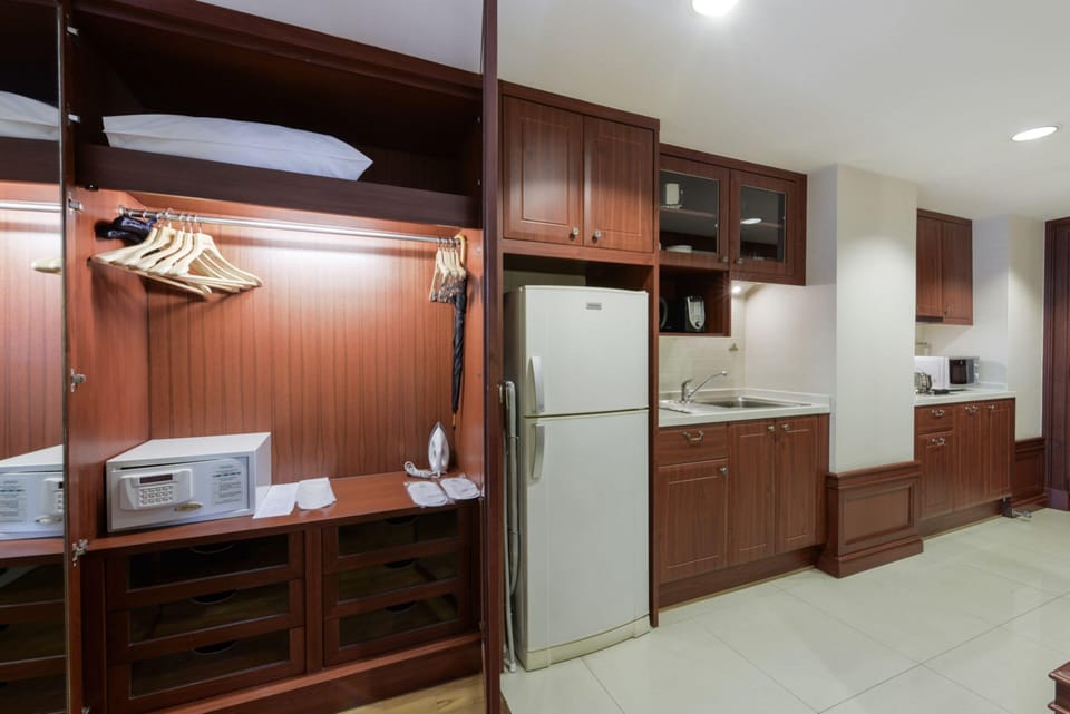 Deluxe King or Twin Bed | Egyptian cotton sheets, premium bedding, minibar, in-room safe