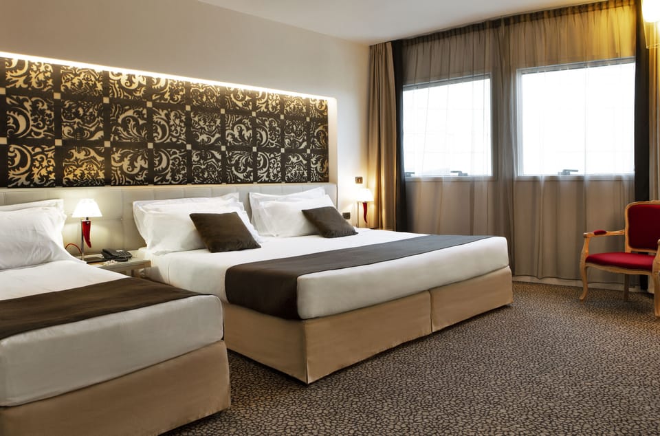 Premium bedding, down comforters, minibar, in-room safe