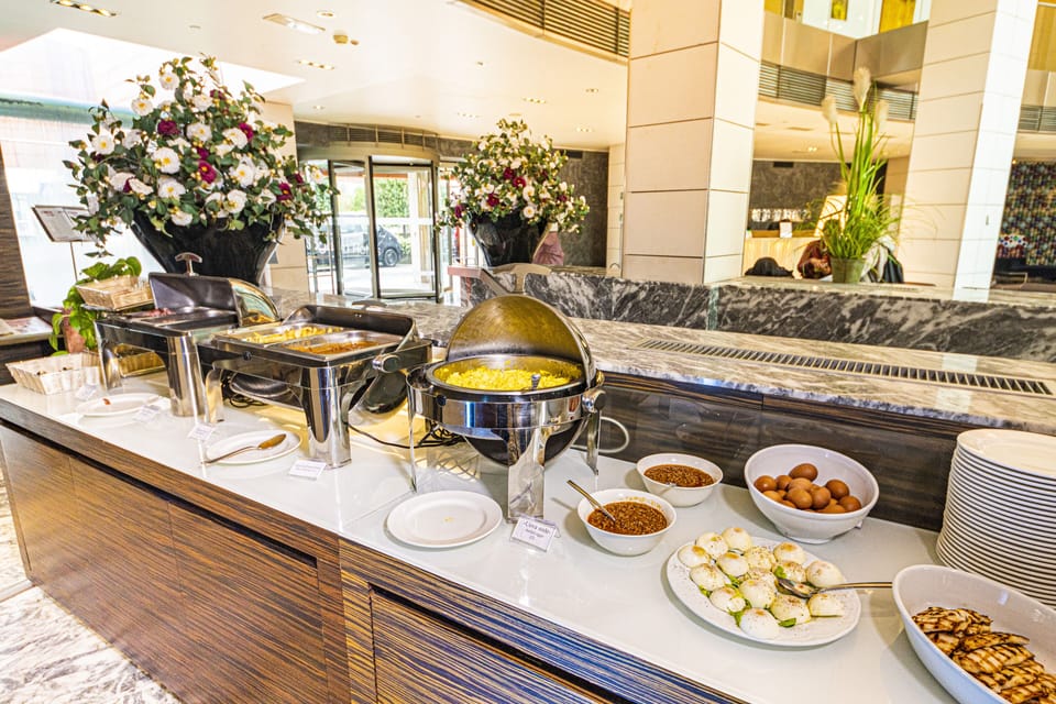 Daily buffet breakfast for a fee