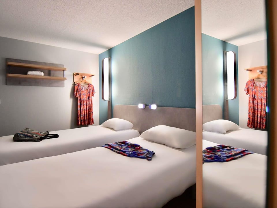 Twin Room, 2 Twin Beds | Desk, soundproofing, cribs (free), rollaway beds (surcharge)