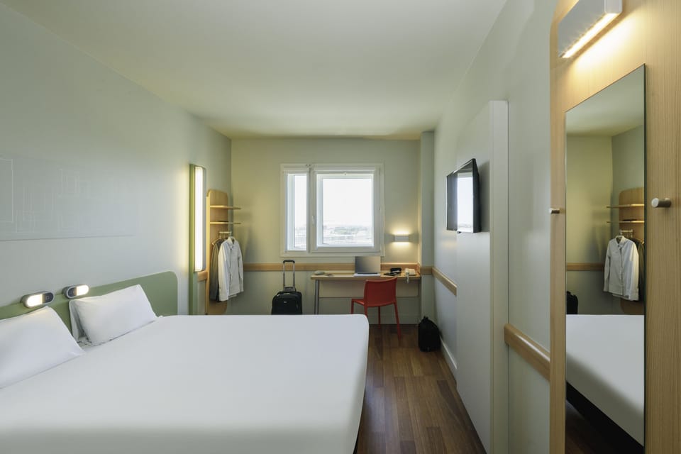 Double Room | Desk, blackout drapes, soundproofing, iron/ironing board