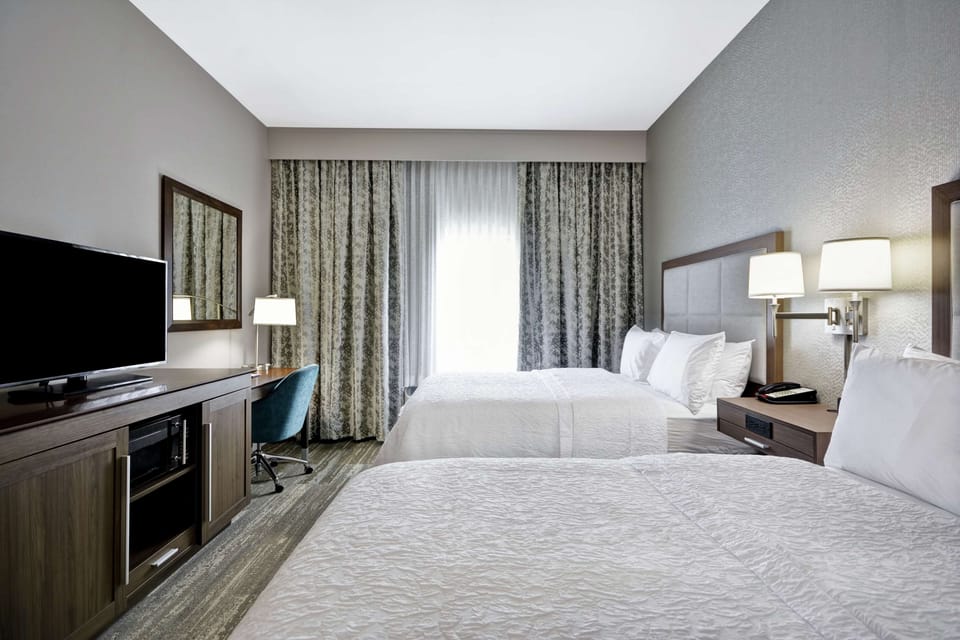 Premium bedding, in-room safe, desk, laptop workspace